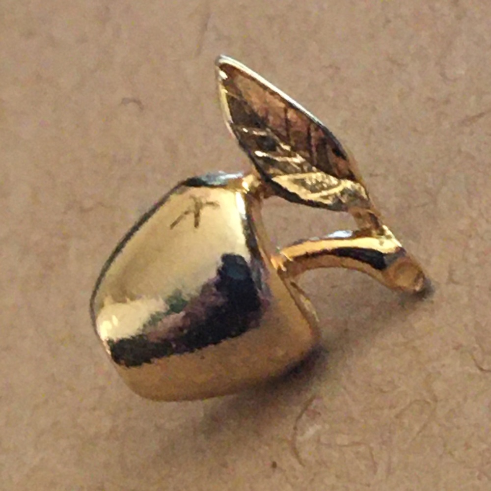 Vintage gold tone apple tac pin tie pin
